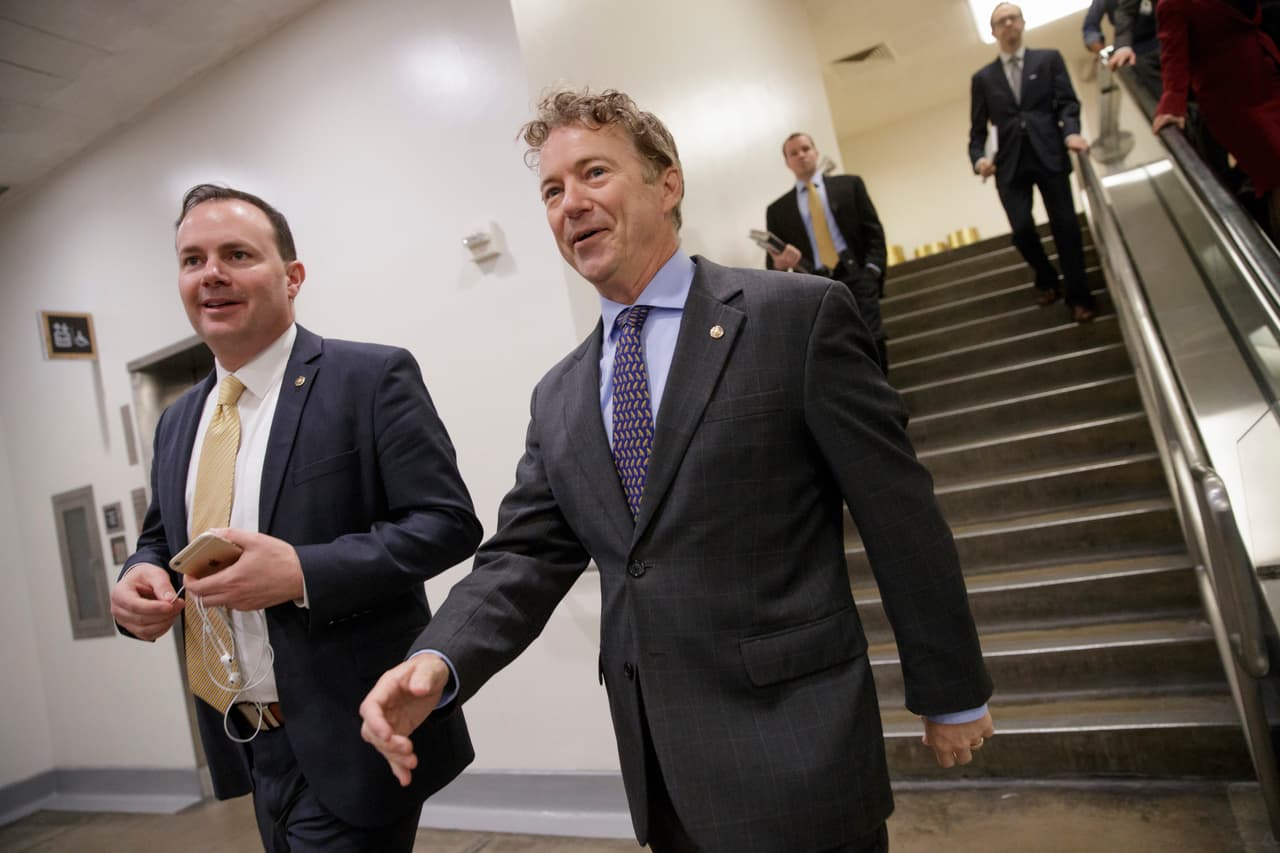 El senador Rand Paul, así como muchos crepresentantes demócratas han denunciado que la ley ha sido puesta a disposición únicamente de miembros y empleados del panel de la Cámara de Comercio y Energía.