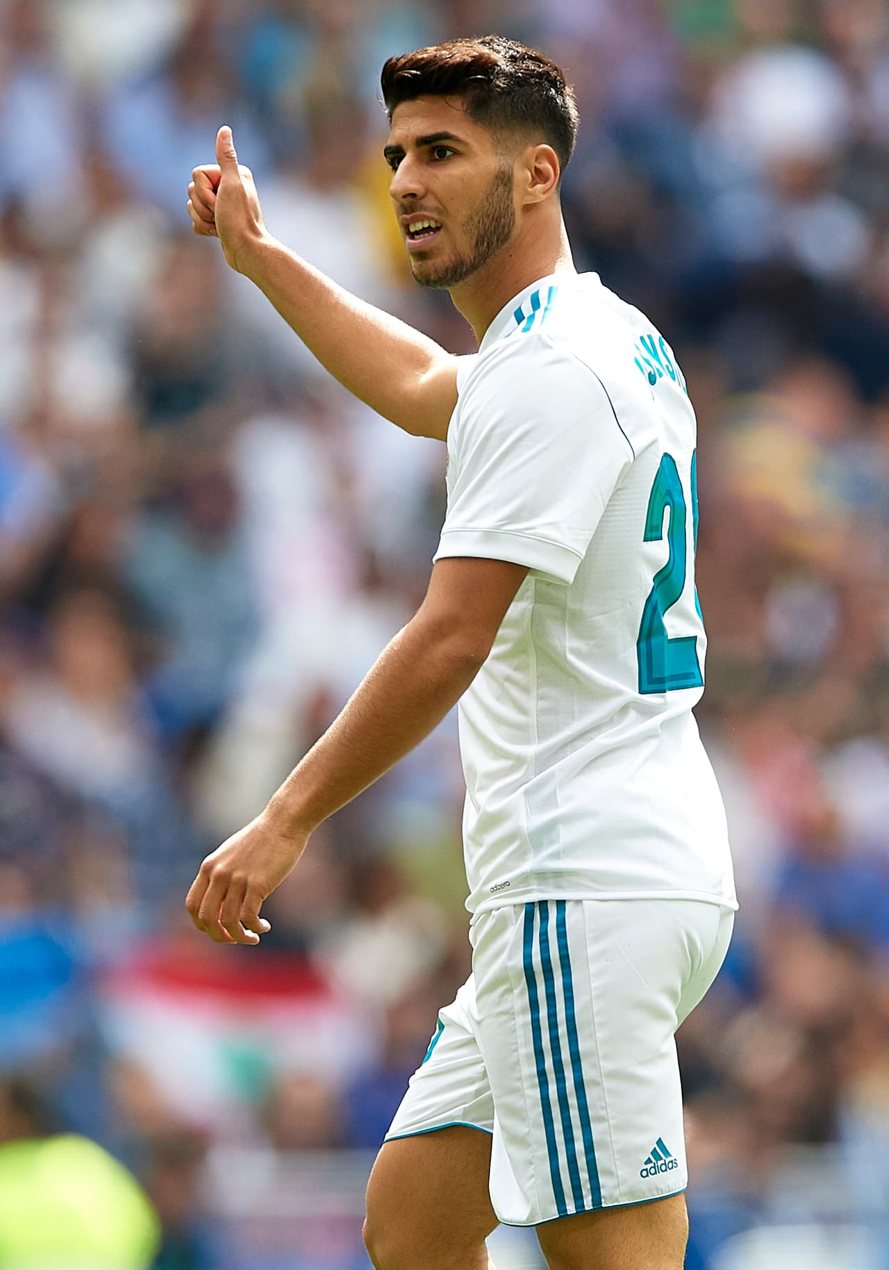 Aunque ya supera los 20 años (tiene 21), el medicoampista español es un jugador al que da placer ver en el campo de juego gracias a su velocidad, control y remate.