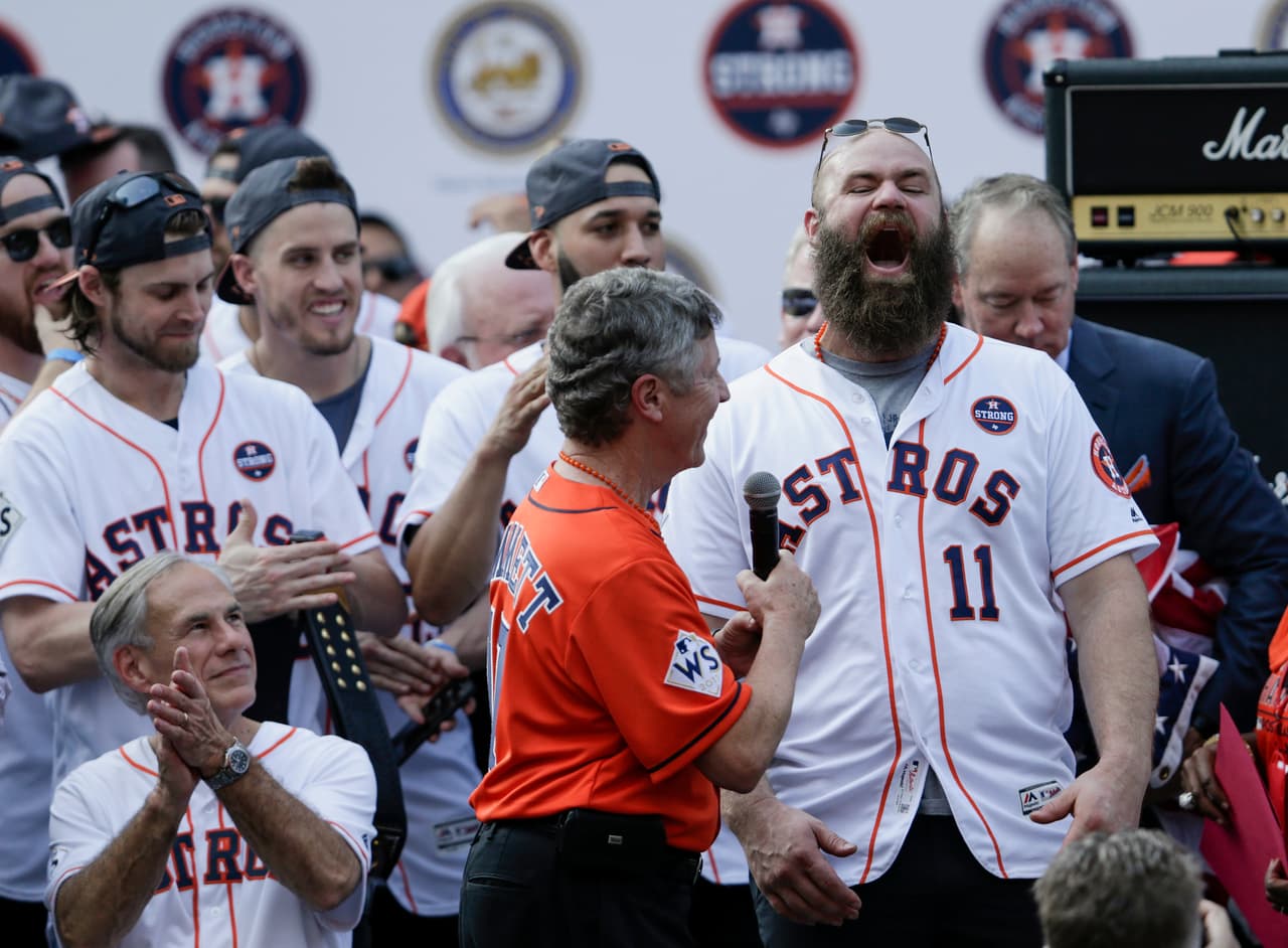 La ciudad de Houston, que aún se recupera del paso del huracán Harvey, festejó en grande junto a los jugadores su primer título de Serie Mundial.