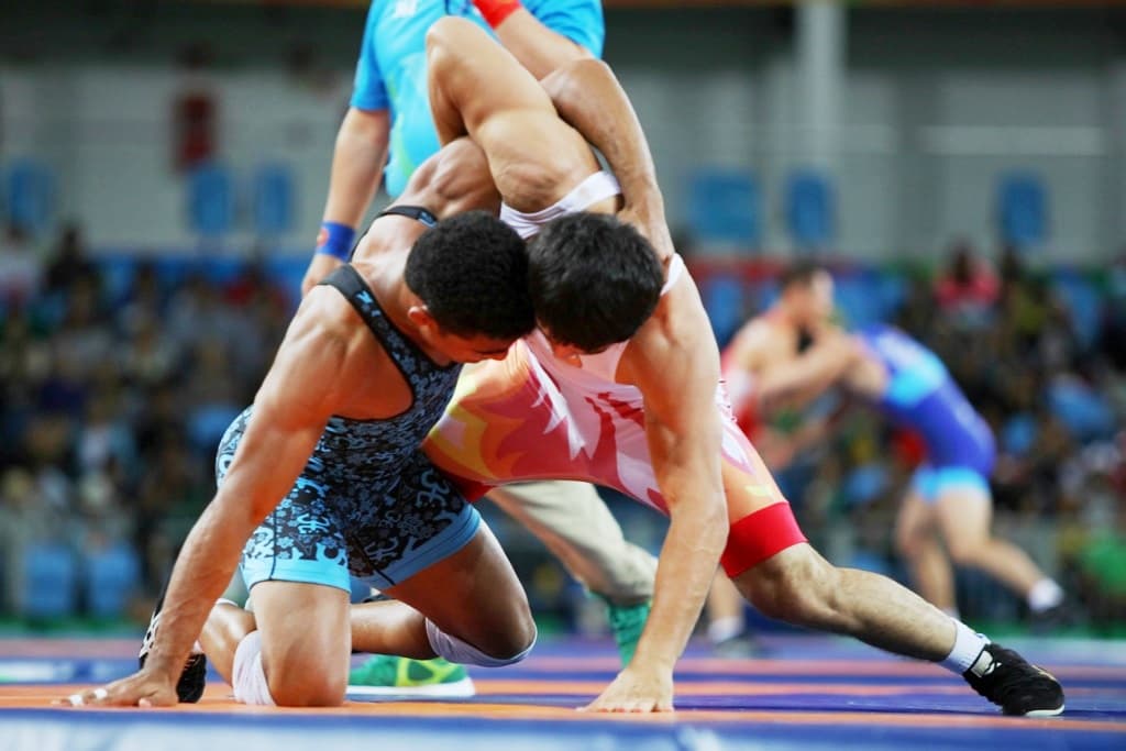 Gómez pasó directo a la segunda ronda de los 65 kilogramos tras vencer al búlgaro Borislav Novachkov. Sin embargo, en su segundo combate, una polémica decisión lo dejó fuera del medallero dándole la victoria al uzbeko Ikhtioyor Mavruzov.