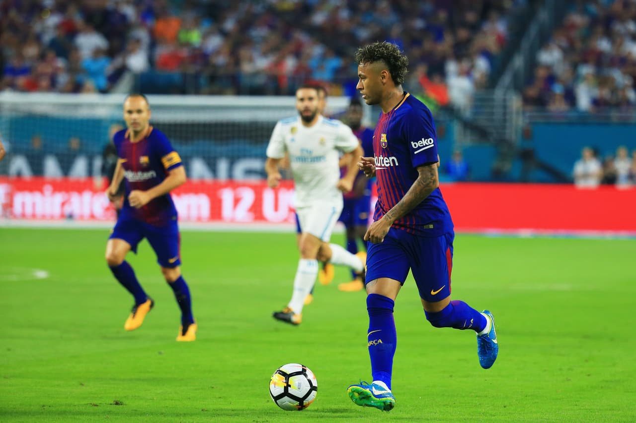 Neymar, foco de todos los lentes por los rumores de su salida, jugó 73 minutos como titular.