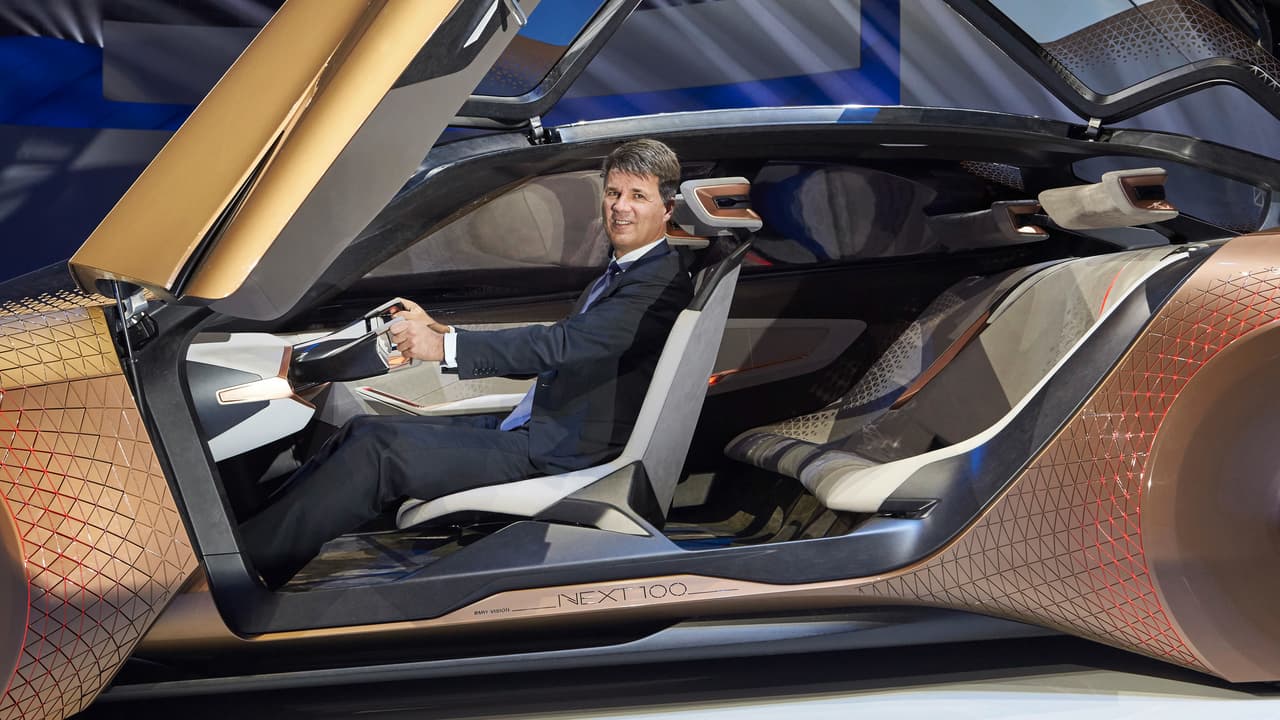 BMW predice que los automóviles del futuro ya no contarán con pantallas táctiles, reemplazadas por sistemas de inteligencia artificial capaces de anticiparse a los deseos del conductor