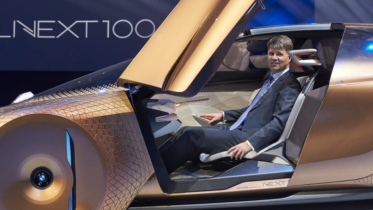 Con puertas tipo "alas de gaviota", el vehículo conceptual ofrece una notable eficiencia aerodinámica