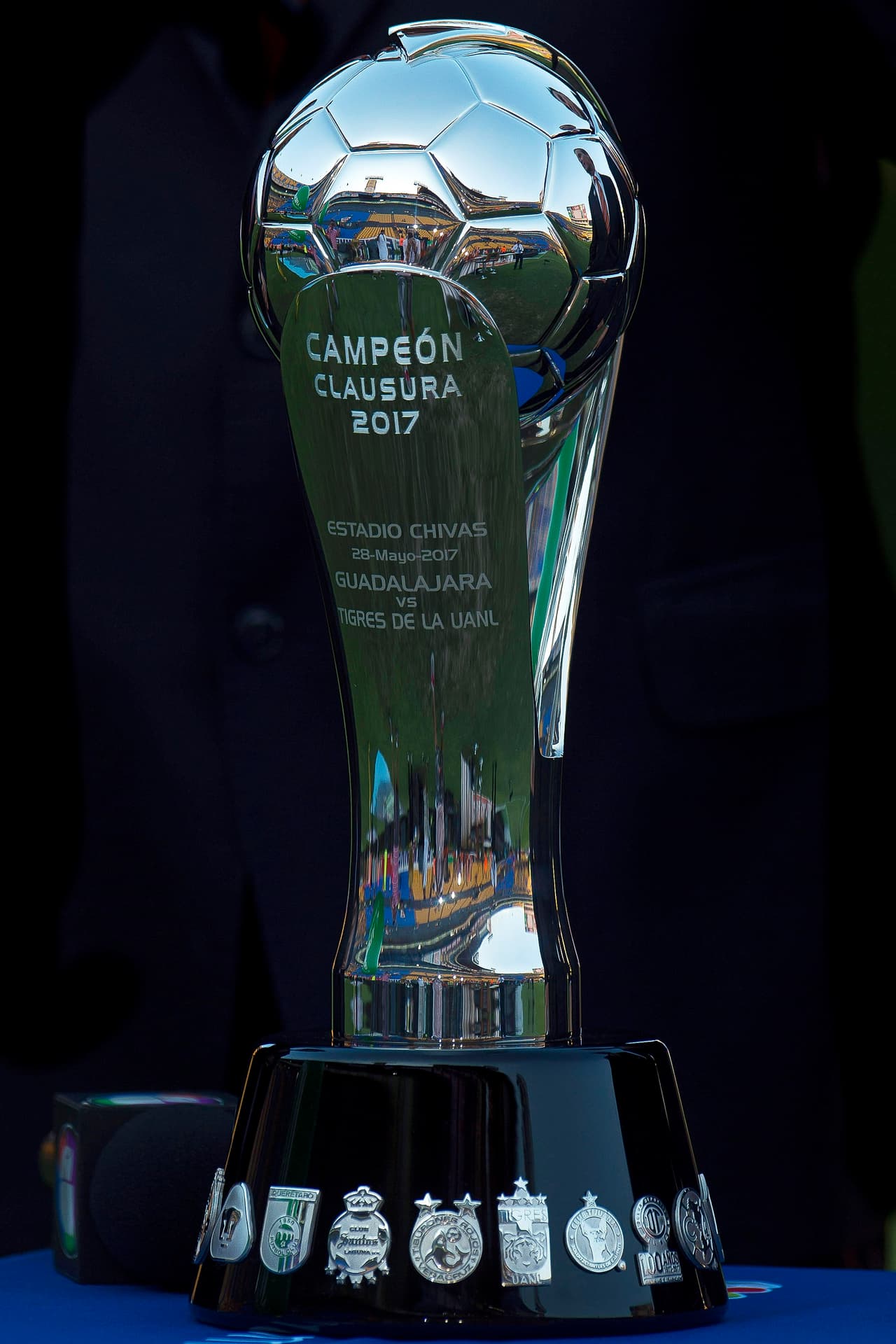 Hermoso el trofeo que se otorga al campeón de la Liga MX