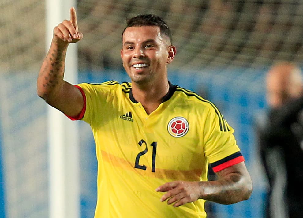 Edwin Cardona vivió su primer día como jugador del Pachuca con un empate con su selección nacional y celebró su traspaso de la mejor forma que sabe: marcando goles.