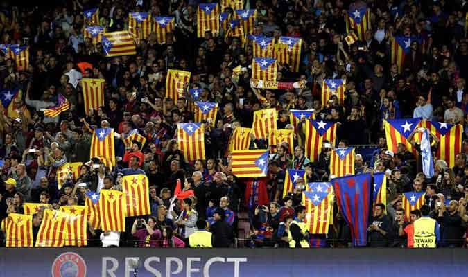 El Camp Nou se vistió de banderas independentistas y abucheos al himno de la Champions