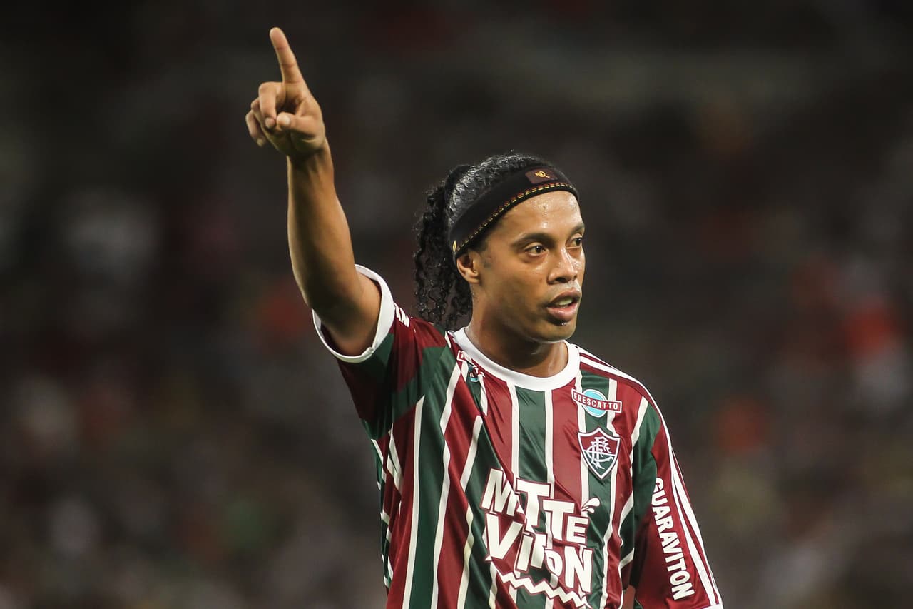 Ronaldinho rescindió su contrato con Querétaro y pasó a Fluminense a mediados de 2015, donde apenas jugó 9 partidos antes de salir del equipo en septiembre de ese año. Fue el último club que integró a nivel profesional.