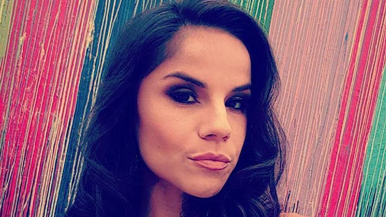 La mexicana de 32 años participó en la cuarta temporada y fue la tercera eliminada, afirma que fue callada e insegura. Ahora entiende que en la vida no hay errores, sino lecciones. La madre de dos, quiere que el público la vea como una mujer trabajadora, luchadora y positiva. Cynthia es entrenadora certificada y considera que uno de sus mayores talentos es encontrar balance entre sus responsailidades como madre y profesional.