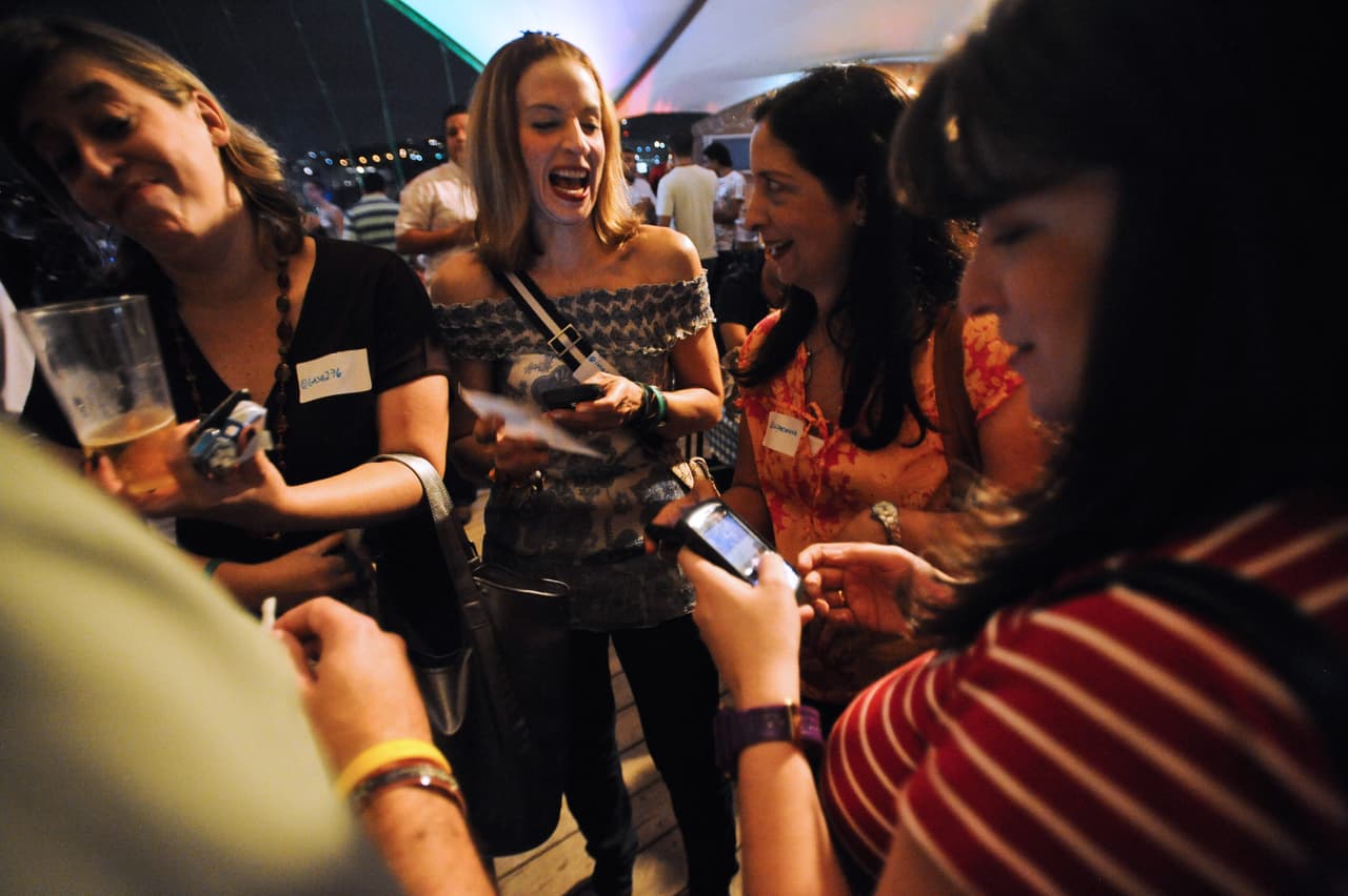 En 2010 los tuiteros caraqueños comenzaron a reunirse una vez por mes en la fiesta conocida como el #Twetq