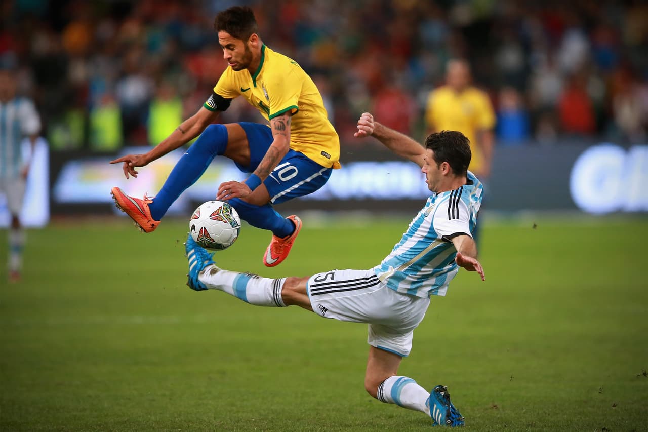 BEIJING, CHINA - OCTOBER 11: Neymar of Brazil (Left) competes the ball with Demichelis of Argentina (Right) during Super Clasico de las Americas between Argentina and Brazil at Beijing National Stadium on October 11, 2014 in Beijing, China. (Photo by Feng Li/Getty Images)