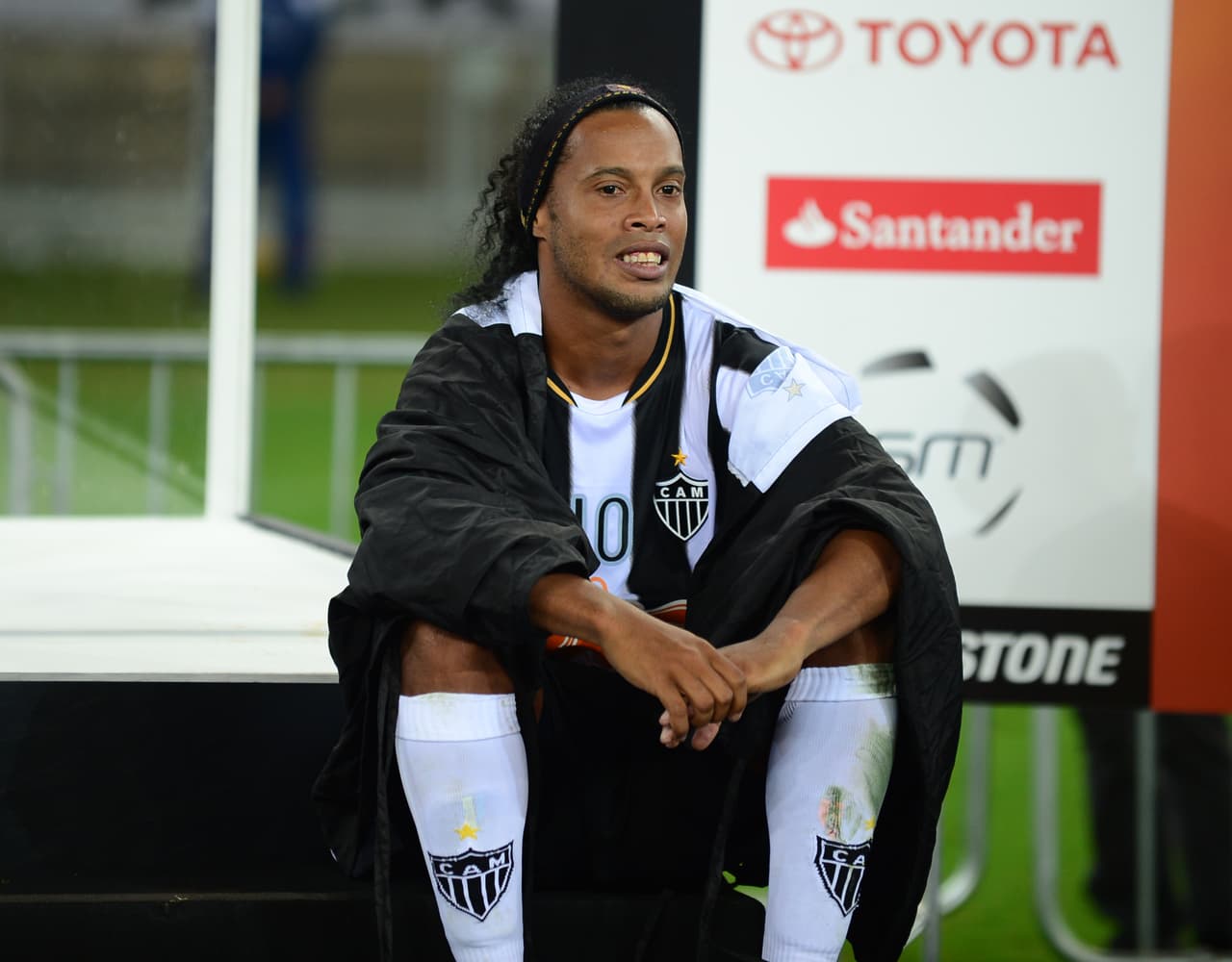 En 2011, Ronaldinho volvió a Fluminense, algo que significó el odio de su antiguo club Gremio. Para 2012, pasó al Atlético Mineiro con el que fue campeón de la Copa Libertadores en 2013, pero en el Mundial de Clubes quedó eliminado en semifinales. En 2014, ganó la Recopa Suramericana.