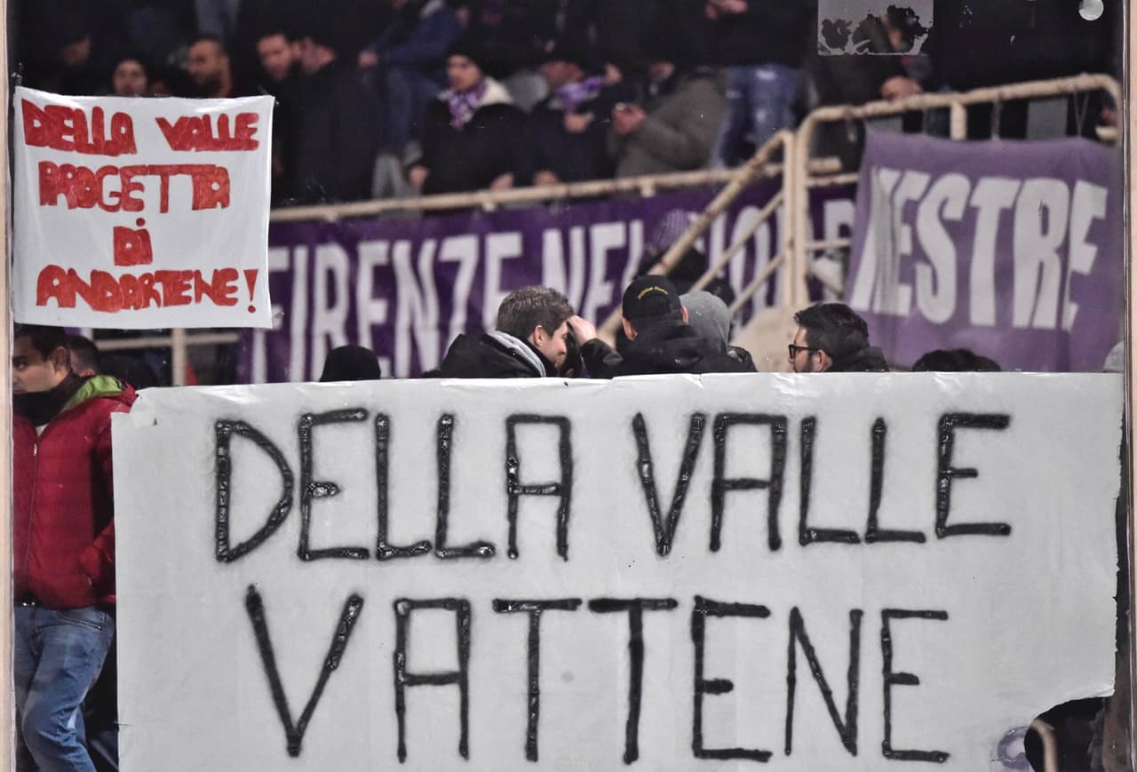 En las tribunas la afición de la Fiorentina y la del Torino también se hizo presente. Unos salieron de mal humor y otros con la tranquilidad de salvar una derrota.