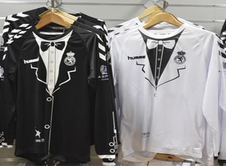 El traje negro será para recibir al Madrid.