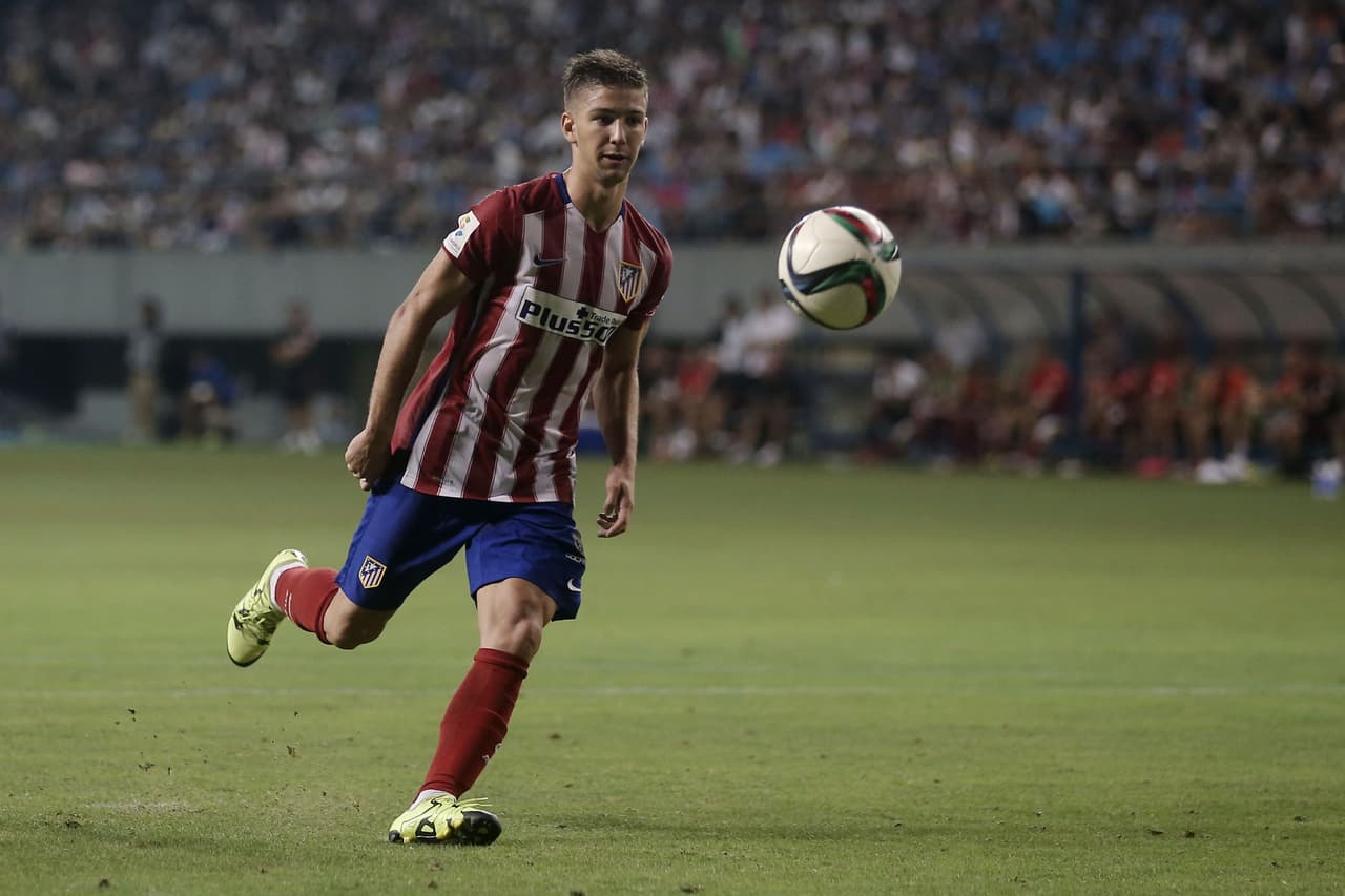 23 Luciano Vietto, Atlético de Madrid: Es un ariete argentino muy joven con gran movilidad que puede tirarse a las bandas y fungir como volante. Parecido a Griezmann, tiene gol y fue un pedido expreso del Cholo quien ya lo conoce de Racing.