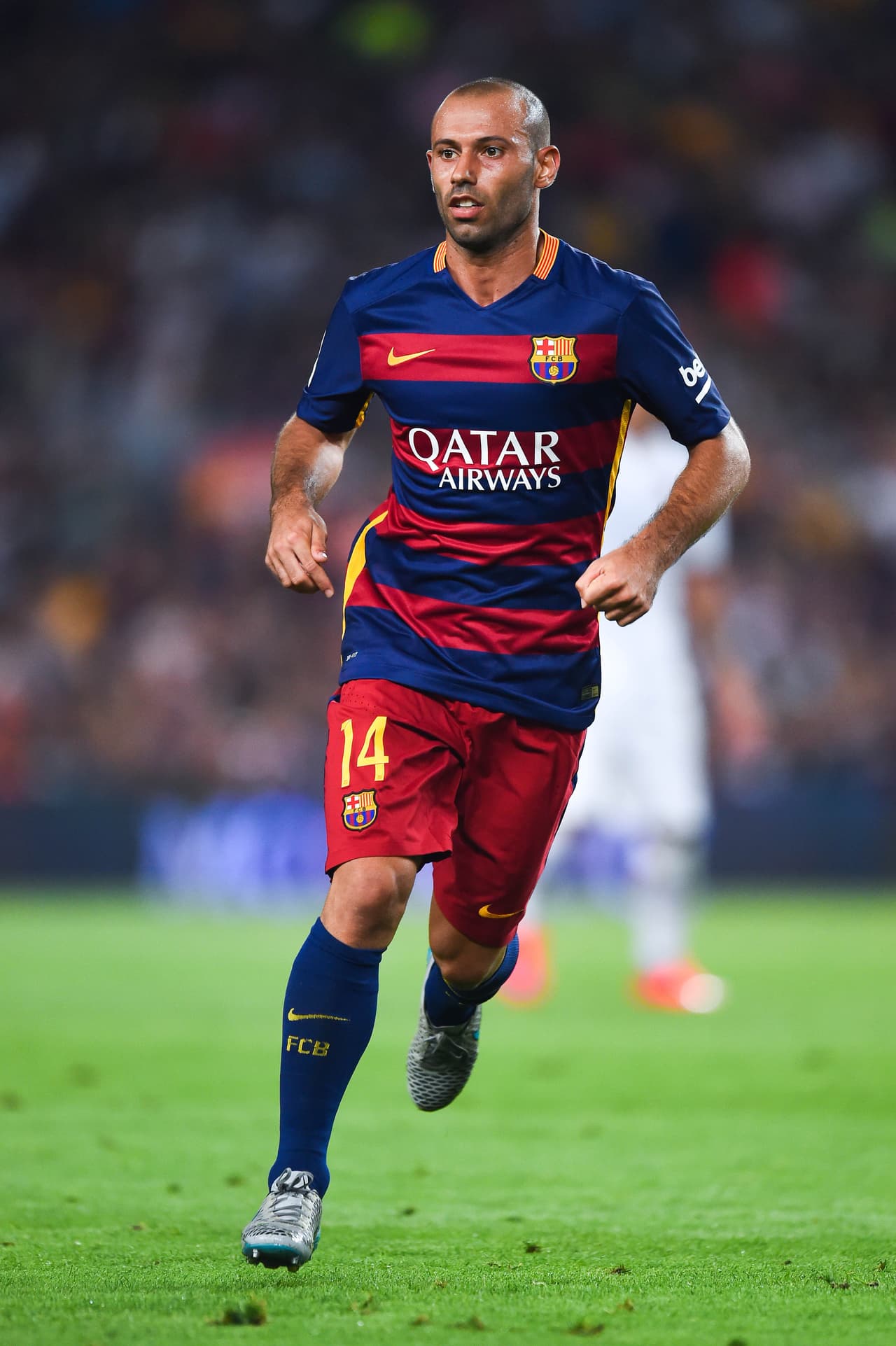 14 Javier Mascherano, Barcelona: Extraordinario jugador argentino que con el paso de los años ha encontrado su mejor fútbol jugando como central en el Barcelona pese a llegar como medio de contención nominal. El ‘jefecito’ es un auténtico ‘escudo’ en la Albiceleste y han sido varios los partidos donde destaca como el mejor de la defensa blaugrana.