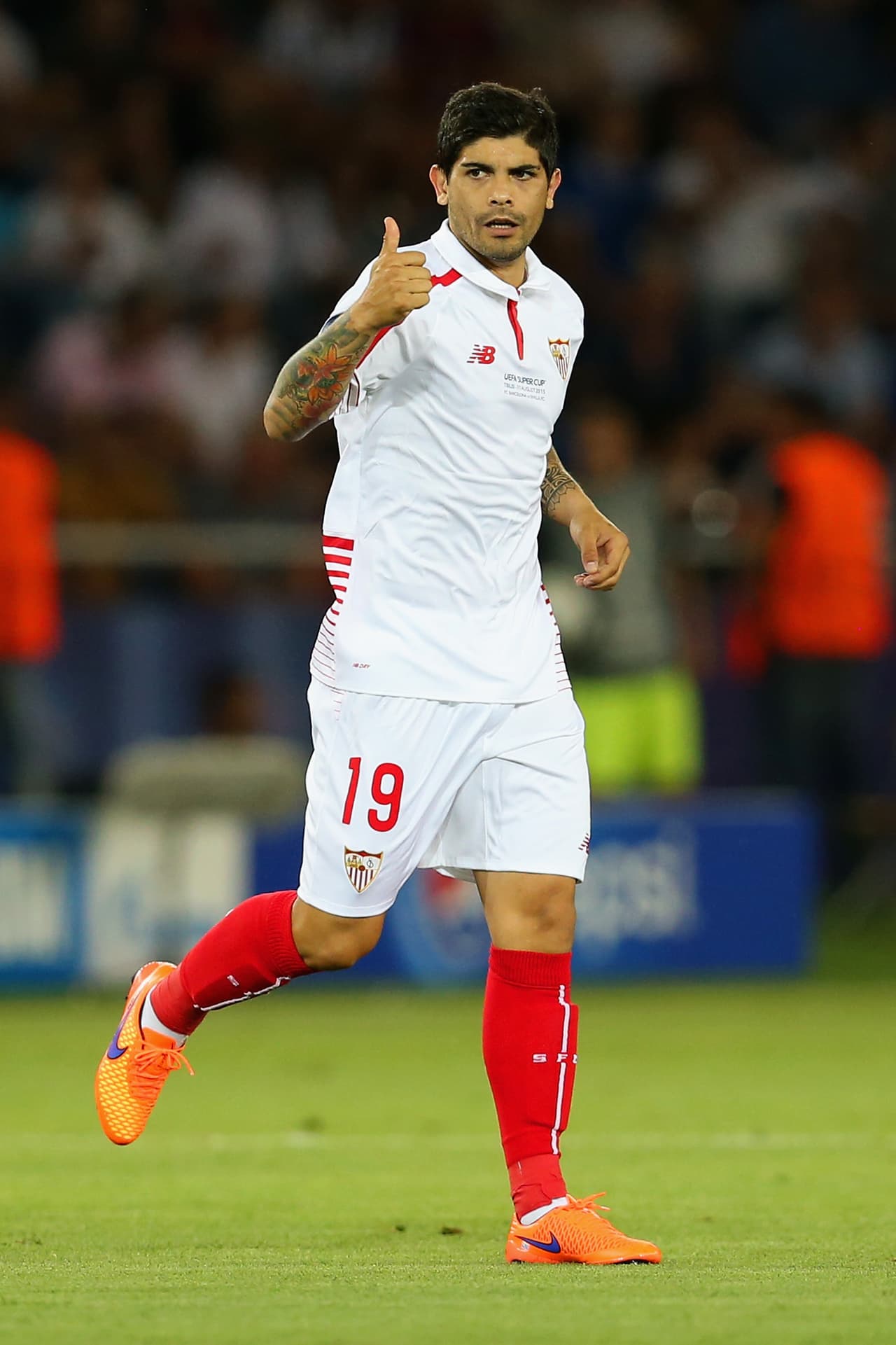 19 Éver Banega, Sevilla: Otro volante de gran calidad técnica que se ha hecho de un nombre en el fútbol español donde ha tenido su mejor época jugando varias temporadas con el Valencia. La temporada pasada regresó a la Liga tras su paso por el Newell’s de su natal Argentina y llegó al Sevilla para tomar las riendas del mediocampo del equipo de Unai Emery.