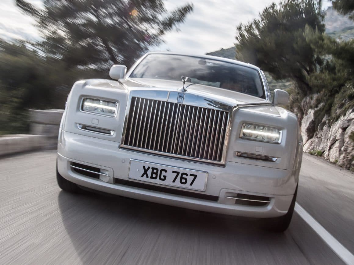 <b>Puesto 10: </b>Abre el ranking la prestigiosa
<b>Rolls-Royce</b>, una de las más exclusivas de las marcas que componen esta galería de imágenes. El modelo
<b>Phantom </b>fue el más buscado de la firma británica.