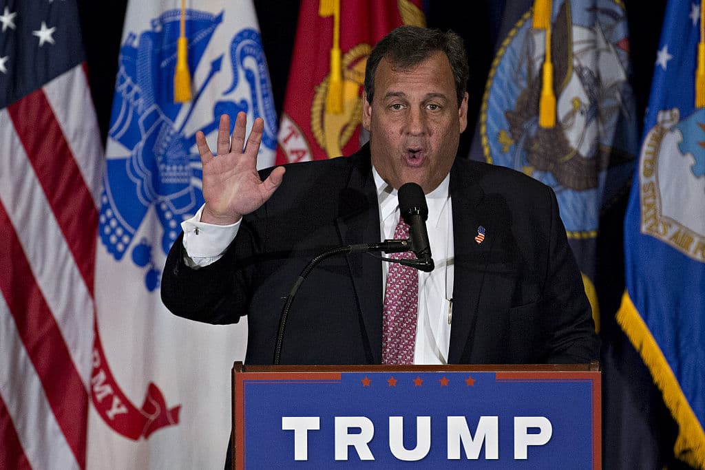 Chris Christie pasó de criticar severamente a Trump en campaña a ser un entusiasta defensor