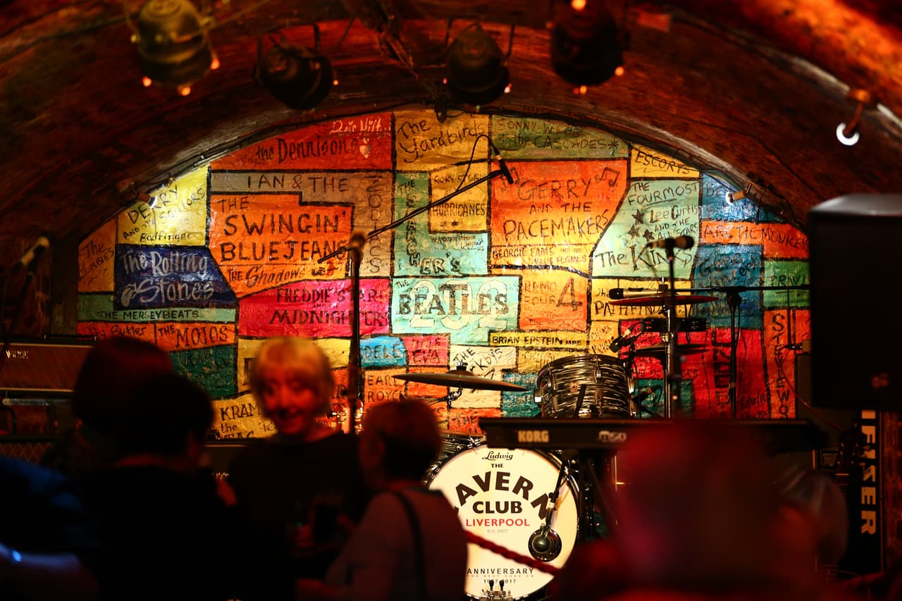 Julia Baird, medio hermana de John Lennon, aseguró a la BBC que los Beatles no hicieron famoso a The Cavern, sino que fue este club el que tranformó a la banda en un ícono mundial.