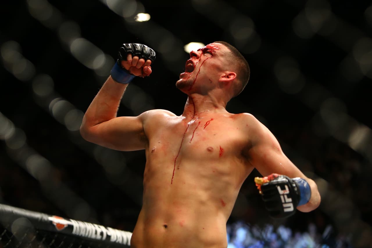 Nate Diaz sorprendió al mundo al derrotar por sumisión en el segundo round a Conor McGregor. El irlandés dominó con patadas y puños pero fue superado en la lucha para perder ante una multitud emocionada e incredula.