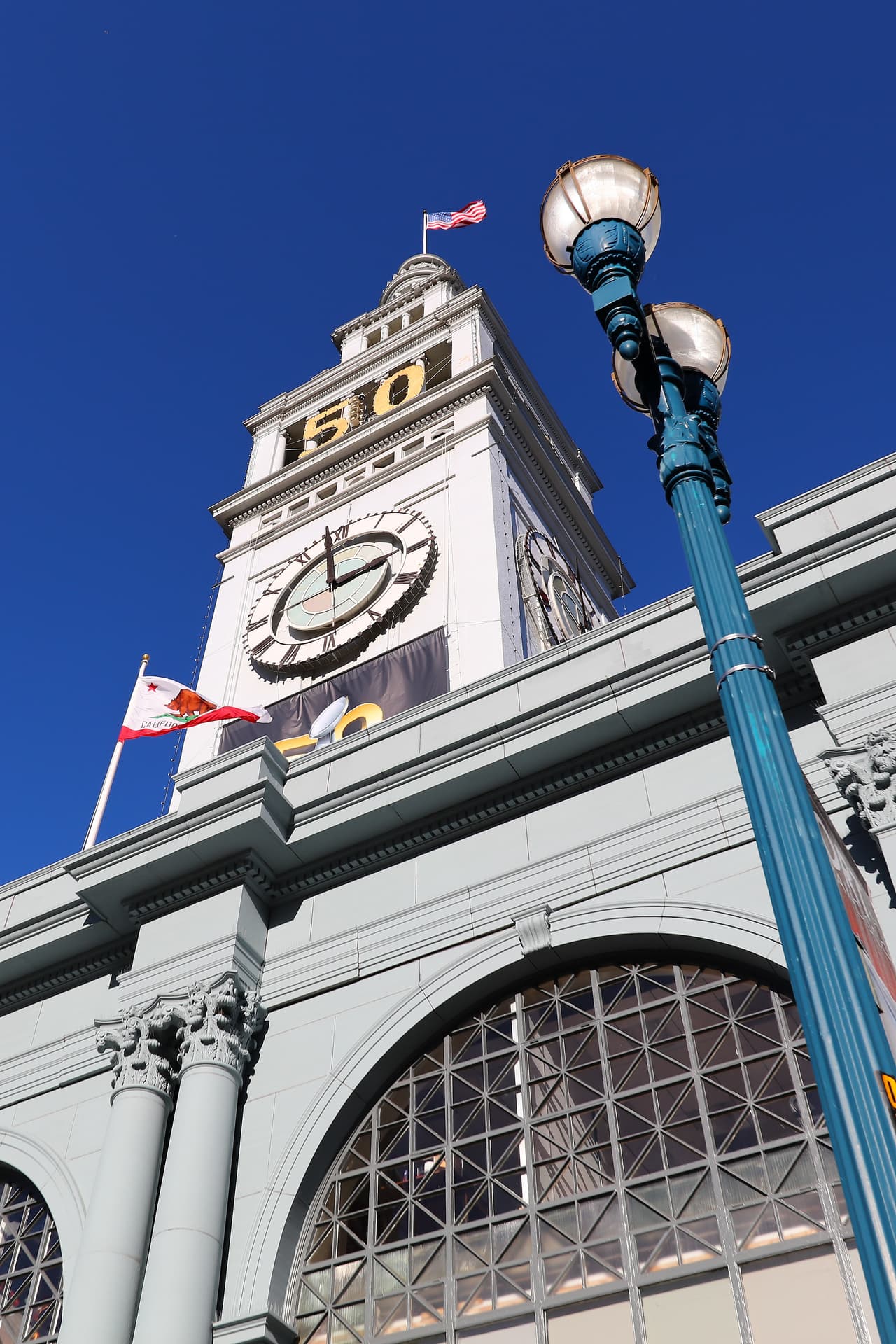 Con motivo del aniversario 50 del juego más importante en la NFL, la ciudad de San Francisco nos muestra lo mejor que tiene para esta celebración, he aquí las mejores imágenes.