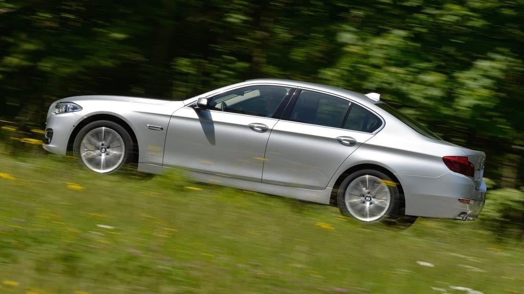<b>8. BMW 535/isi</b>: La versión con tracción trasera del sedán ejecutivo mediano de lujo de BMW presentó un índice de
<b>0 conductores muertos</b> por cada millón de vehículos registrados. El BMW Serie 5 fue sustituido por un modelo totalmente nuevo para 2017.