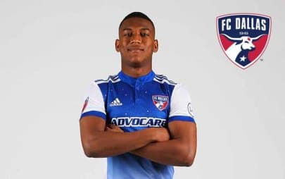 El volante ecuatoriano Carlos Gruezo nos enseña la camiseta que representa al cielo nocturno del norte del estado de Texas. (FC Dallas)