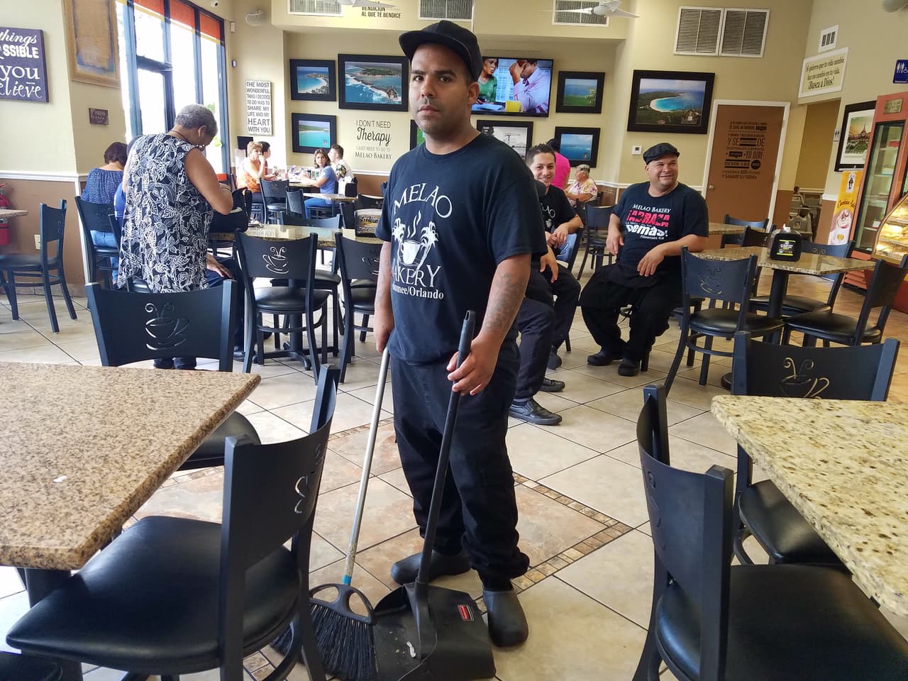 Jorge Rivera dice que no puede inscribirse para votar porque vive en moteles