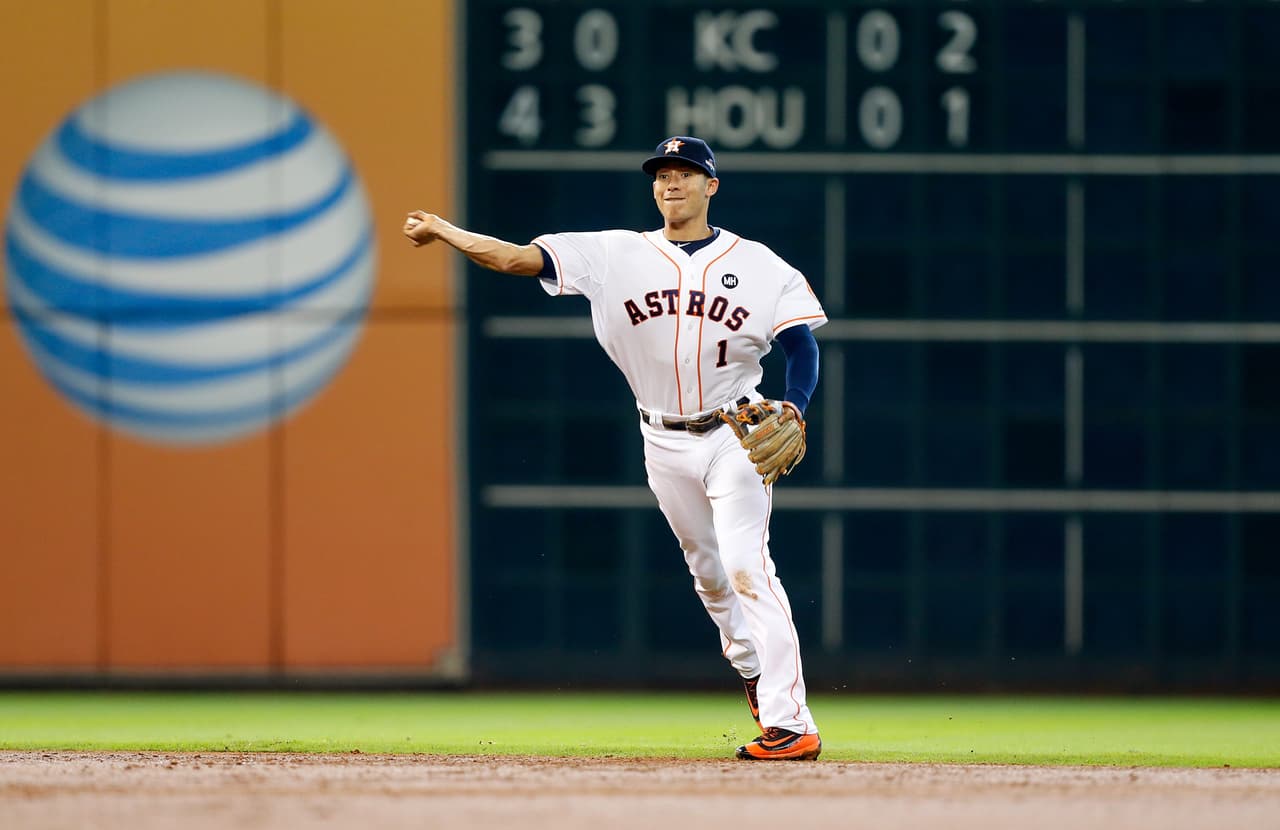 Uno de los jóvenes deportistas latinos más renombrados del 2015 fue el parador en corto Carlos Correa.