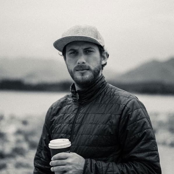 "No nos toca una relación tal cual en la novela, no hacemos ningún tipo de triángulo ni nada. Somos dos compañeros que confiamos en nuestro profesionalismo y cariño. Entonces de ahí en fuera es formar parte de un gran elenco”.