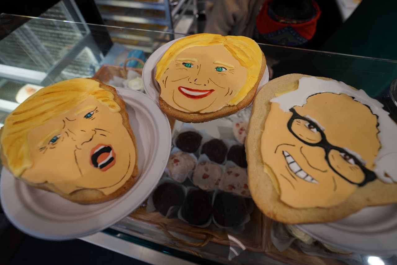 Cada galleta toma un día completo en hacerse, pues primero las hornean y luego les hacen el decorado.