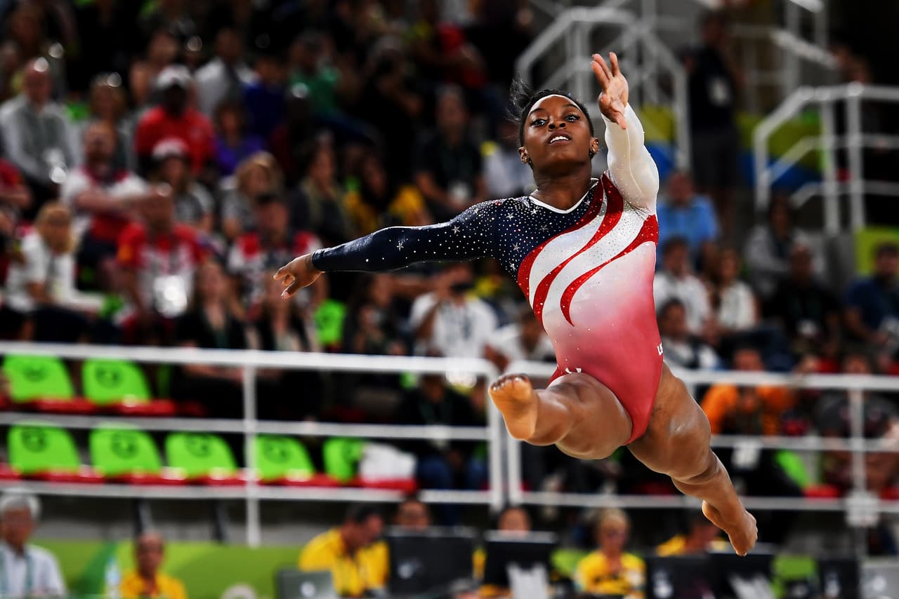 Un salto de Biles en un ejercicio de suelo.