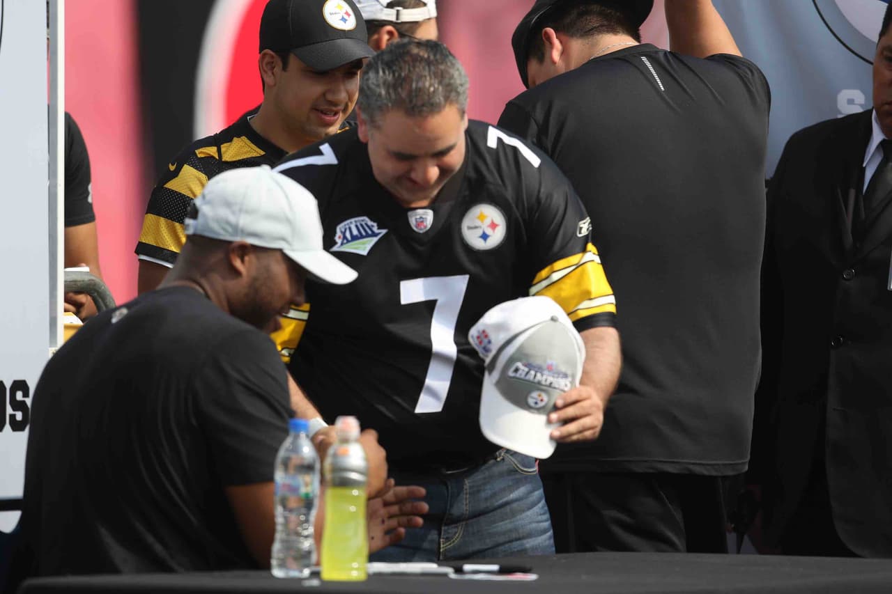 Jóvenes y niños acudieron a las clínicas impartidas por leyendas de los Steelers en México. Checa las mejores tomas.