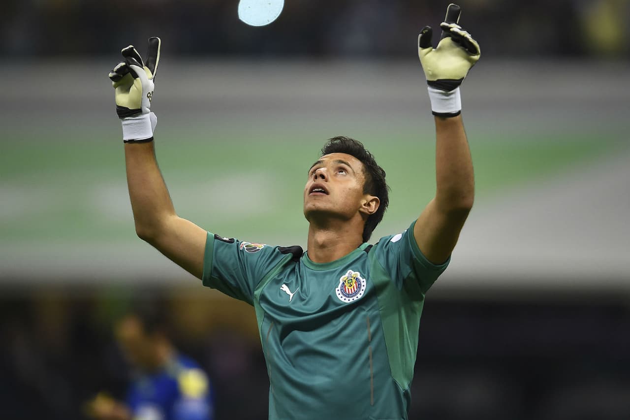 José Antonio Rodríguez no pudo hacerse de la titularidad en Chivas y ahora peleará por la de León con William Yarbrough. Se va prestado.