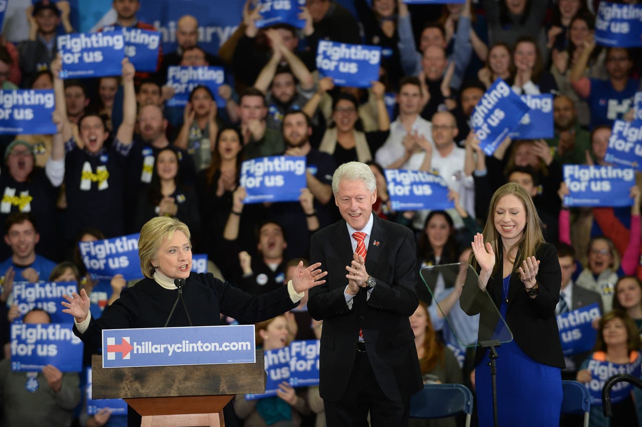 La demócrata Hillary Clinton reconoció la victoria de Bernie Sanders y dijo a los votantes: "Aún amo a New Hampshire y siempre lo haré"