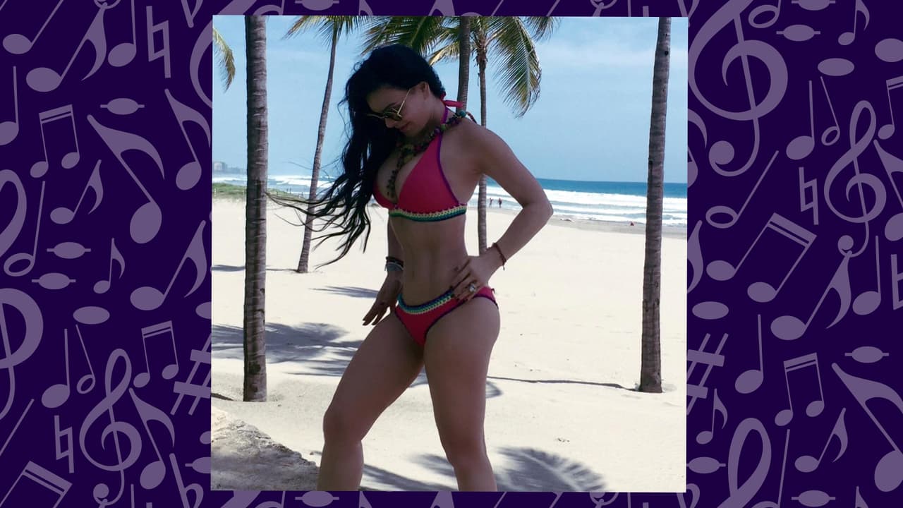 Maribel Guardia tiene 58 años de edad. Sí, leyeron bien. 58. El espectacular cuerpo de esta mujer es algo a lo cual nunca nos vamos acostumbrar. Y lo que es peor, la cantante y actriz se convertirá en abuela muy pronto. Su único hijo, José Julián Figueroa, quien tuvo con el fallecido Joan Sebastian, se convertirá en padre en el mes de mayo. José Julián sólo tiene 21 años, pero desde ya está haciendo que Maribel sea una mujer muy feliz.