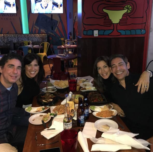 Johnny Lozada pasándola súper en Las Vegas. (Febrero 6, 2015)