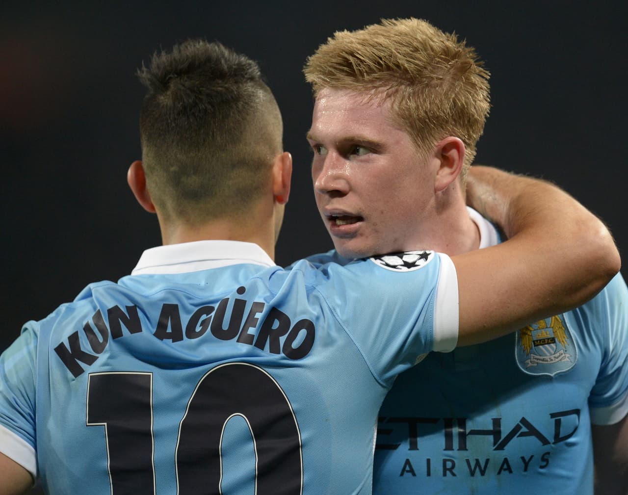 Sin embargo, en los últimos juegos que ha disputado Manchester City, Sergio Agüero y Kevin de Bruyne han estado enchufados en el torneo local, más el futbolista argentino quien pelea el liderato de goleo.