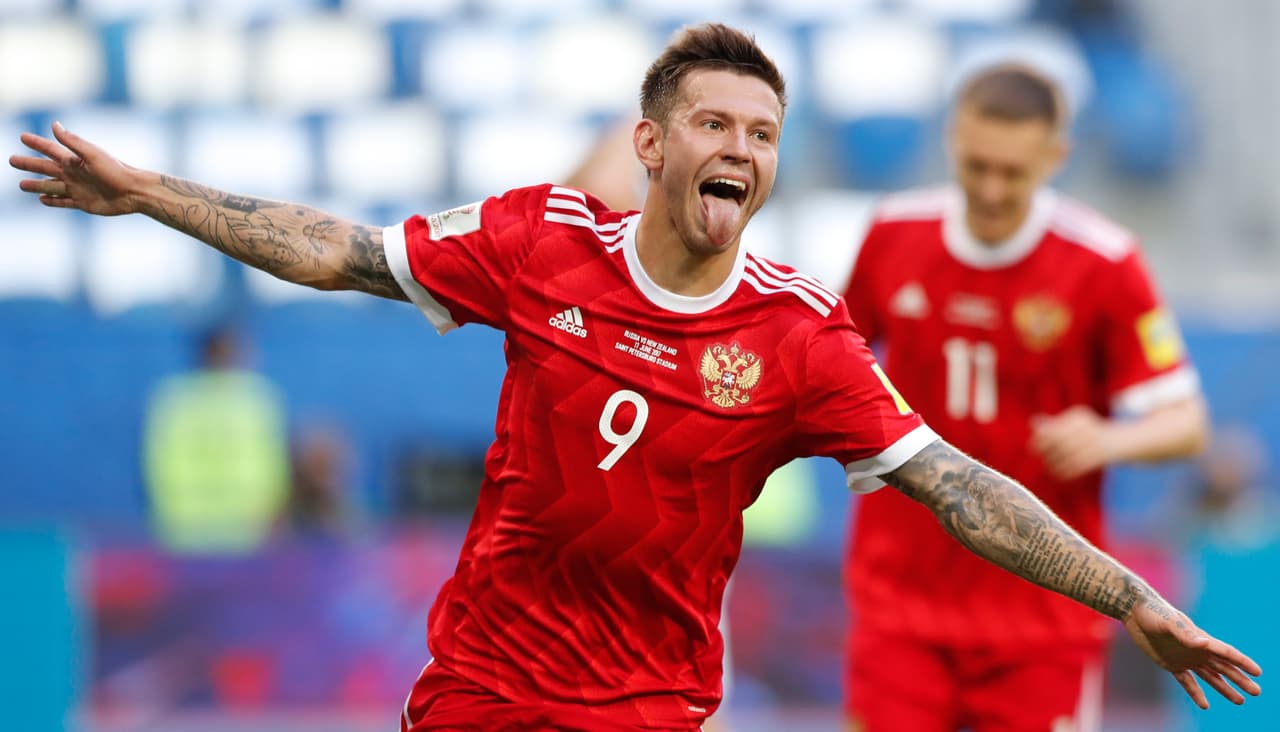 <b>Primer bombo:</b> Rusia como local es el primer y único país que desde el principio tiene un cupo fijo, luego de que se decidiera que el campeón mundial también debía luchar por su cupo.