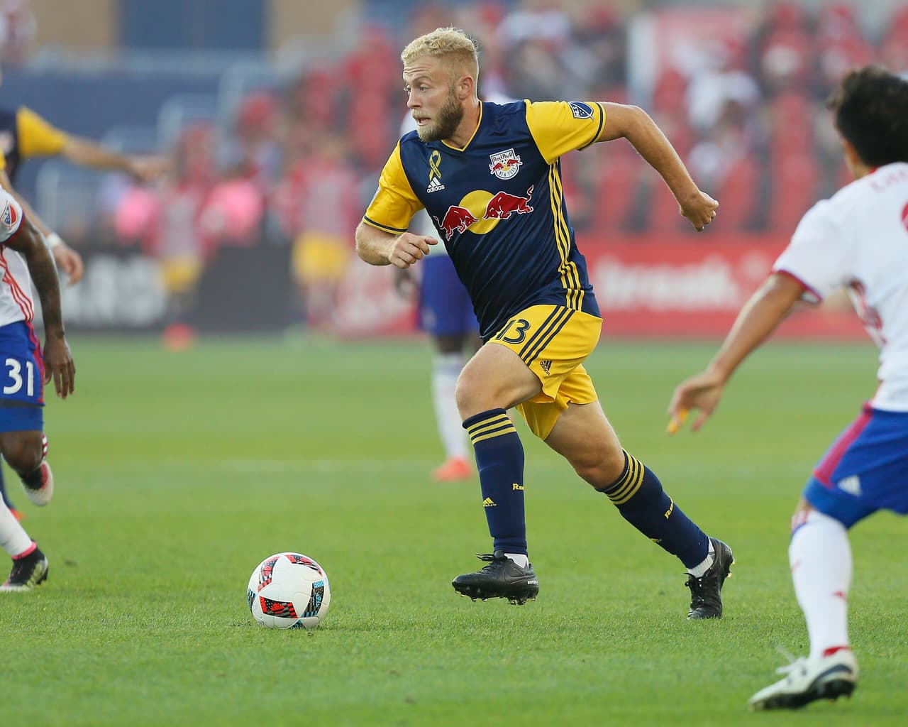 El azul y el amarillo predominan en la segunda equipación del conjunto 'taurino'. (USA Today Images)
