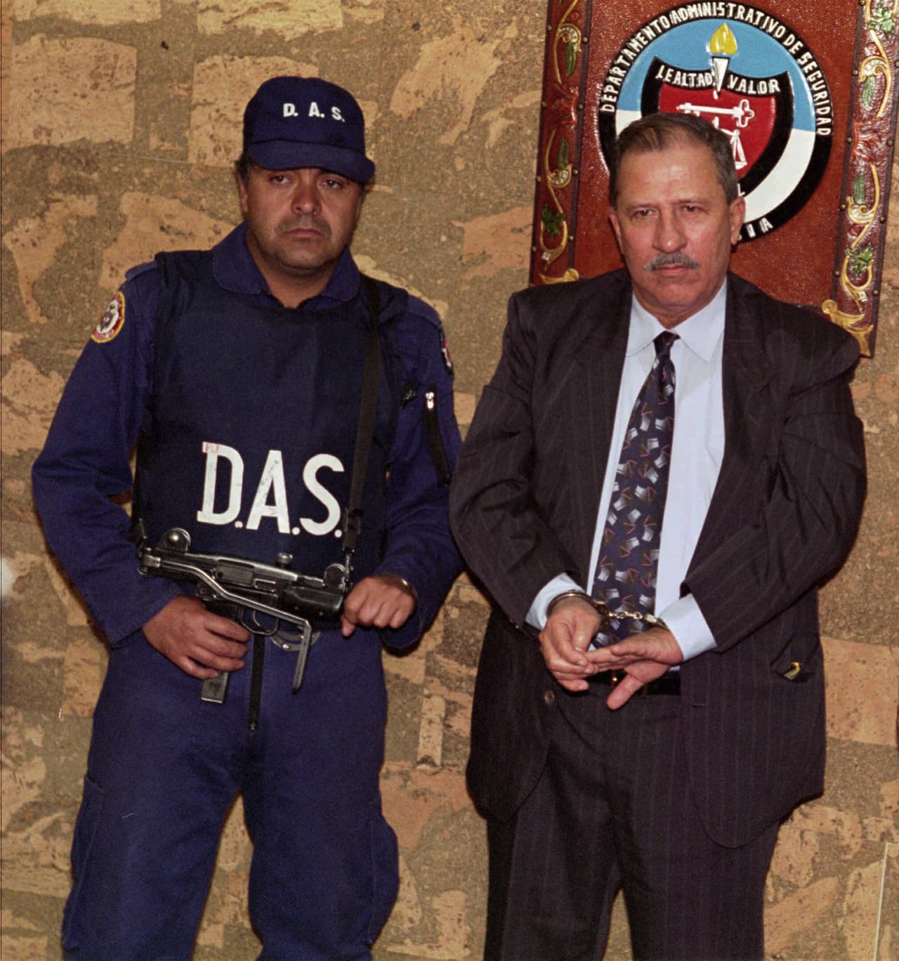 Pero en ese periodo no era el único equipo que tenía relación con el crimen, Independiente Santa Fe era parte de la fortuna de Phanor Arizabaleta, miembro importante del cartel de Cali.