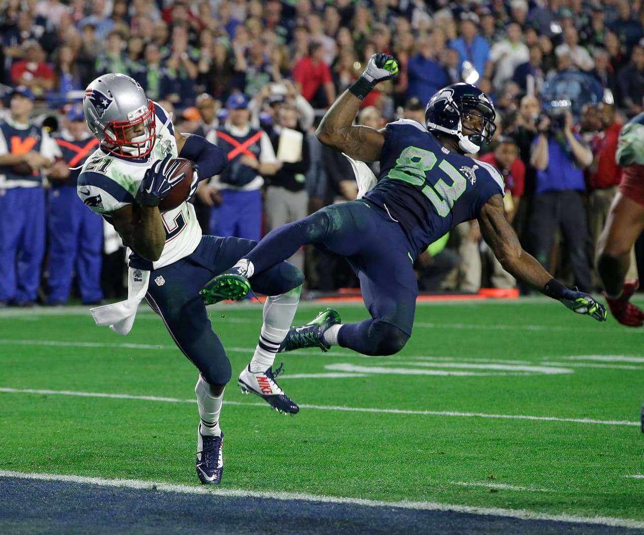 Semana 10.- Domingo 13 de noviembre (8:30 pm ET) Seattle Seahawks vs. New England Patriots.- No solo la revancha del pasado Super Bowl se dará en la temporada 2016, la edición XLIX también tendrá una repetición cuando los Seahawks tratarán de vengarse de los Patriots y aquella intercepción agónica de Malcolm Butler que le dio su cuarto Trofeo Lombardi a Tom Brady y Bill Belichick.