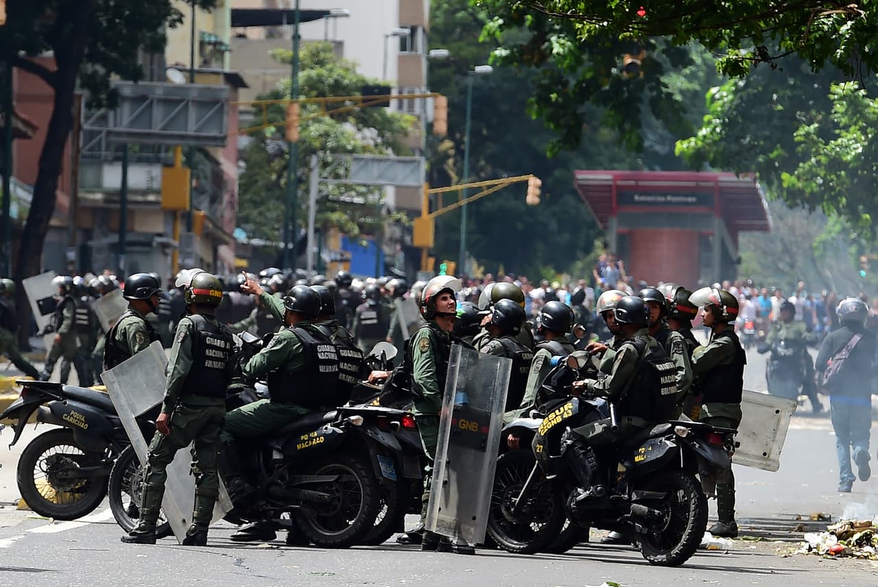 Las fuerzas de seguridad no dejaron pasar a los manifestantes hacia el Palacio de Miraflores