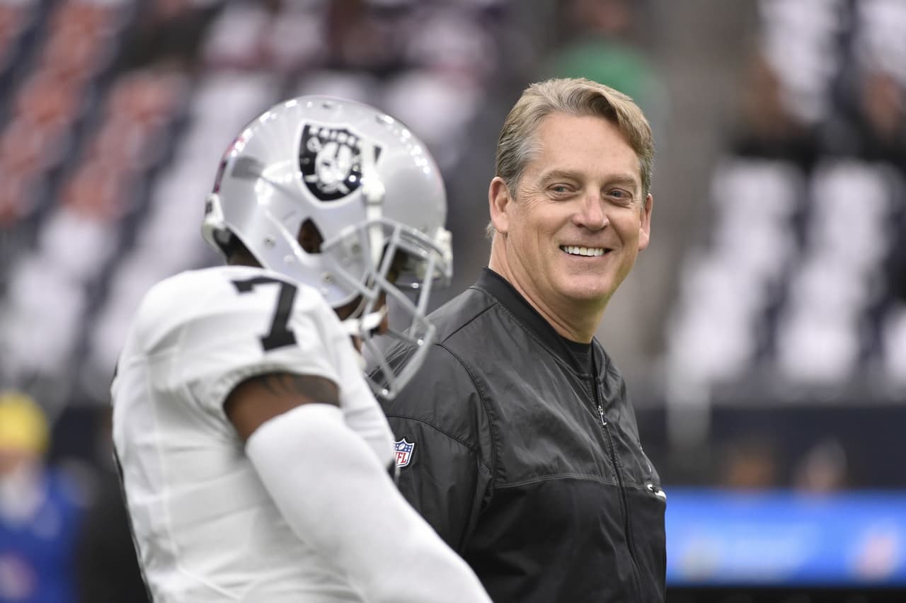 Jack del Rio lleva dos temporadas al frente de los Raiders.