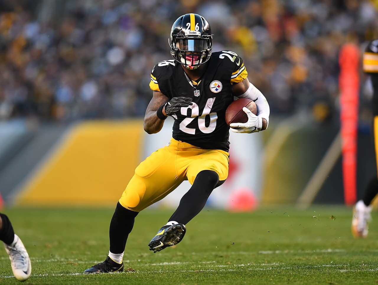 PITTSBURGH, PA - NOVEMBER 13: Le'Veon Bell #26 of the Pittsburgh Steelers in action during the game against the Dallas Cowboys at Heinz Field on November 13, 2016 in Pittsburgh, Pennsylvania. (Photo by Joe Sargent/Getty Images) *** Local Caption ***