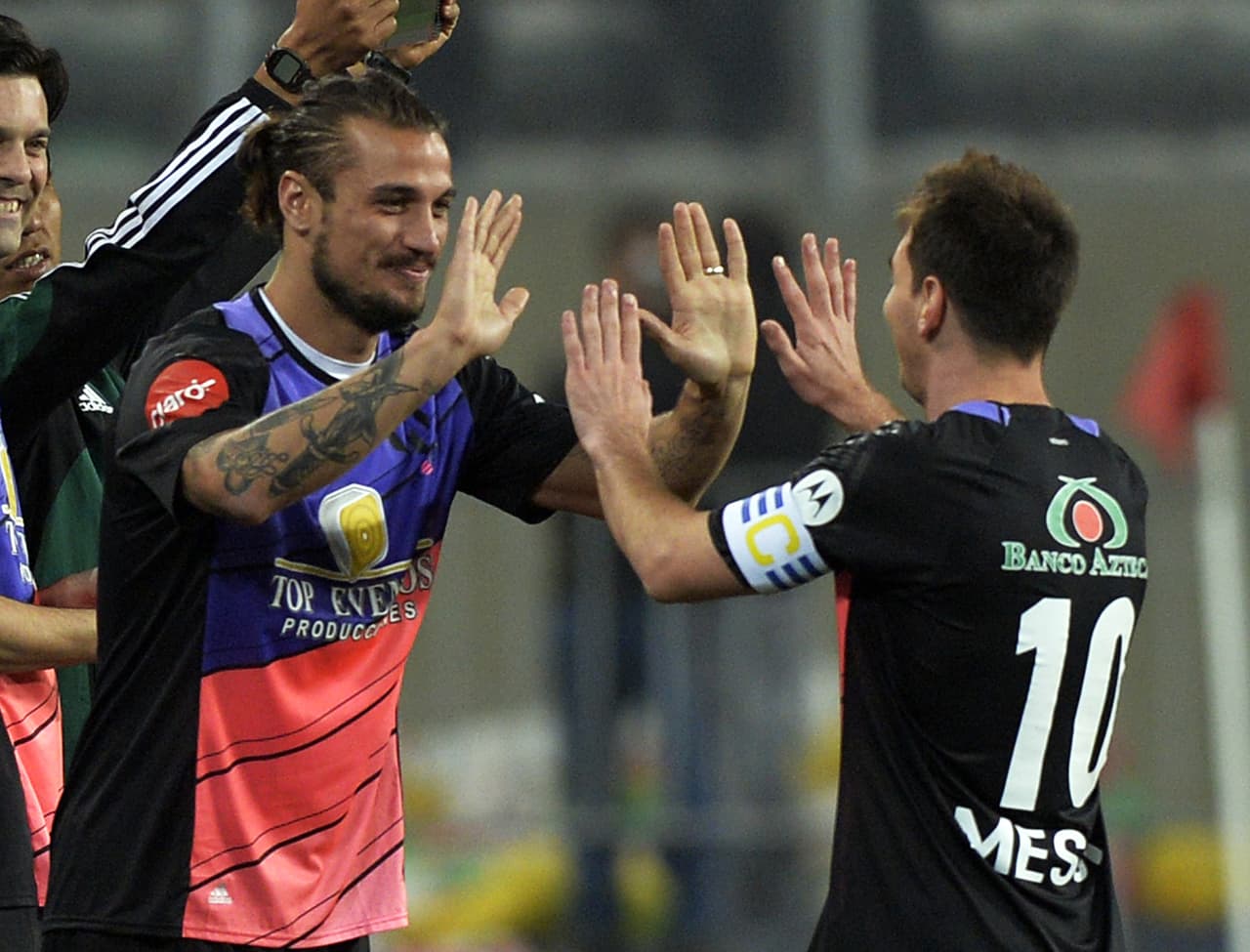 Osvaldo siempre aceptó las invitaciones de Lio Messi para jugar partidos de exhibición organizados por el diez del Barcelona.