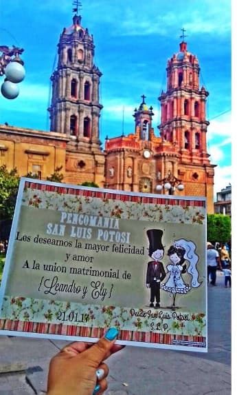 Hay fotos desde San Luis Potosí, Dallas, Chiapas, Aguascalientes y California, entre muchos otros lugares donde se establece la 'pencomanía'.