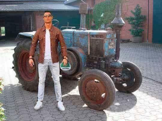 Cristiano Ronaldo compartió en redes sociales una imagen junto a su nuevo automóvil, pero los usuarios poca atención le prestaron a su nueva adquisición y aprovecharon para burlarse de su pose frente a la cámara con memes llenos de humor en situaciones hilarantes.