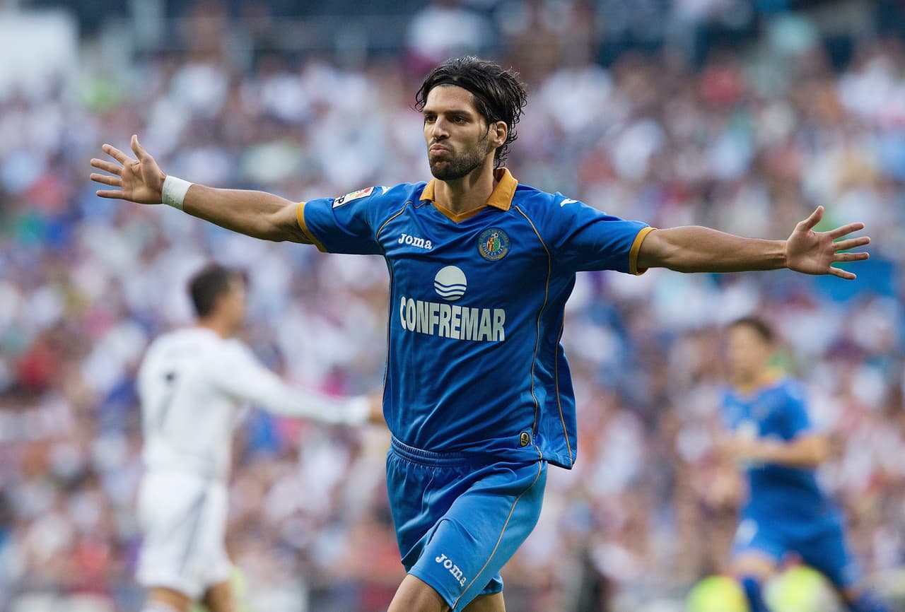 7 Ángel Lafita, Getafe: Es un mediocampista ofensivo con muy buen trato de pelota y un olfato goleador inusual que encuentra a su mejor aliado en el remate de cabeza. Debido a su estatura suele imponerse en el juego aéreo y en la última temporada con el club madrileño mostró que ha recuperado el nivel con el que destacó en el Zaragoza.