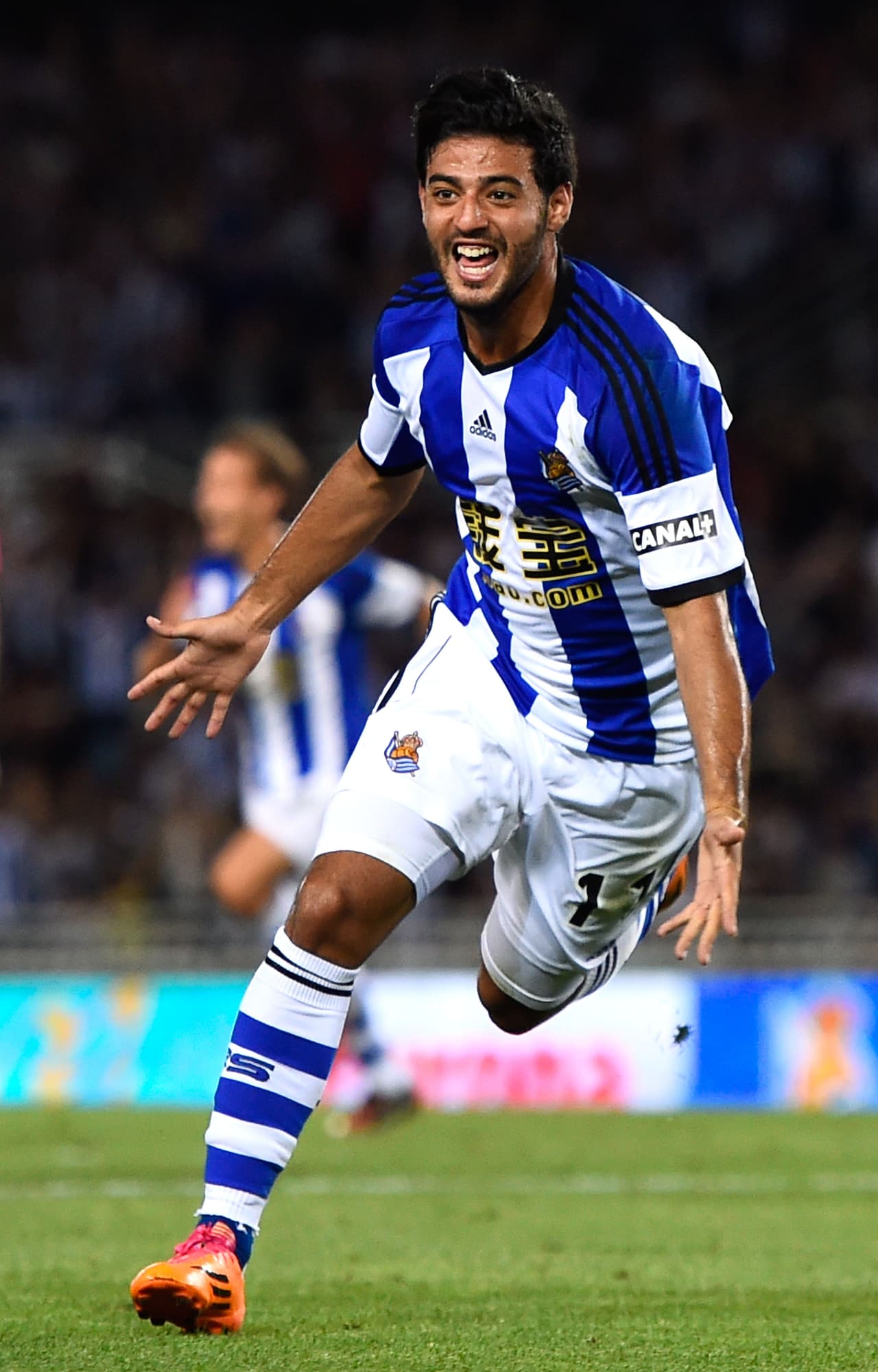 11 Carlos Vela, Real Sociedad: El delantero mexicano es la gran figura del conjunto donostiarra donde ha jugados las últimas cuatro temporadas logrando ganarse a la afición txuri-urdin.